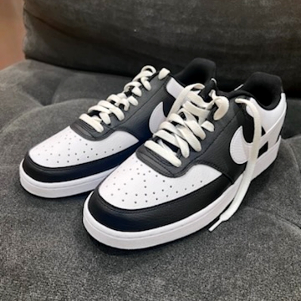 Nike black and white men size 8.5 new no box